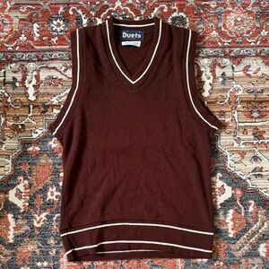 Men’s / unisex V-Neck Sweater Vest in Dark Brown